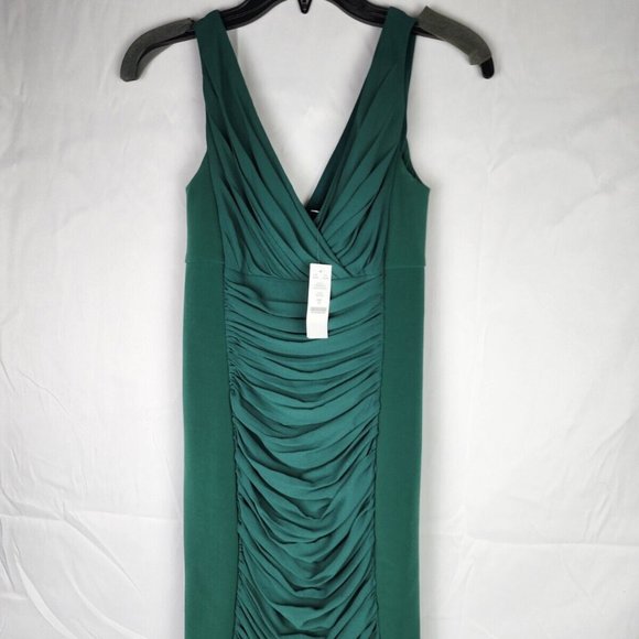 White House Black Market Dresses & Skirts - White House Black Market Green Sleeveless Bodycon Knee Length Dress - 0 - NWT